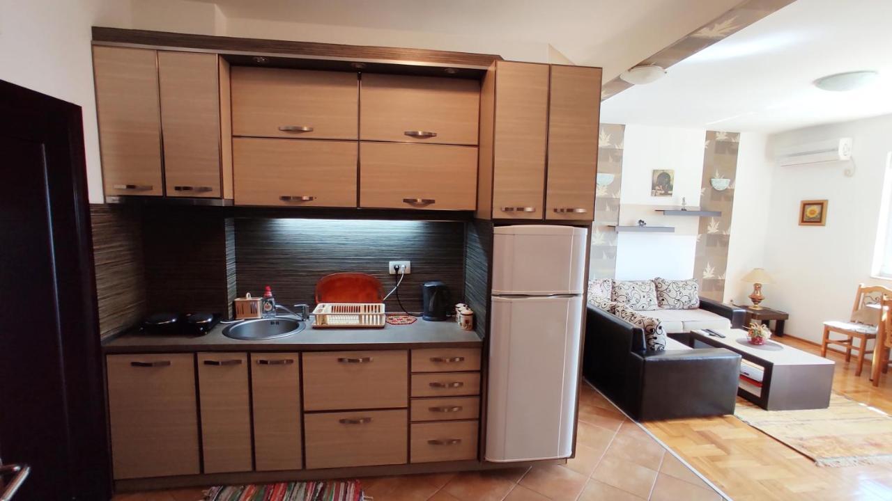 Rakocevic Apartments Petrovac Екстериор снимка