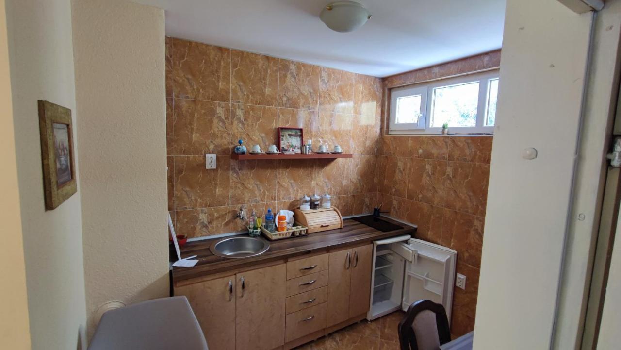 Rakocevic Apartments Petrovac Екстериор снимка